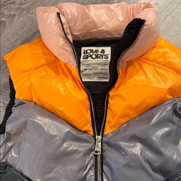Love & Sports Colorblock Puffer Vest – XS - Picture 2 of 7